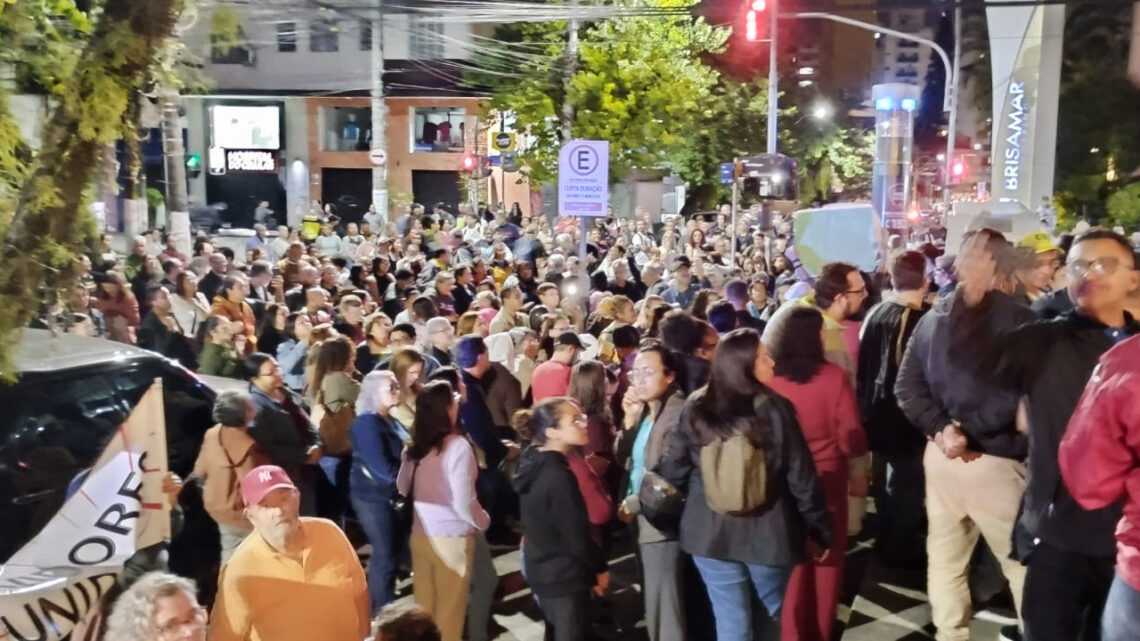 CESTA BÁSICA | Mais de 700 Servidores ativos e inativos participam de ato contra tentativas de retrocesso da Administração. Seguimos por dois caminhos: judicial e político!