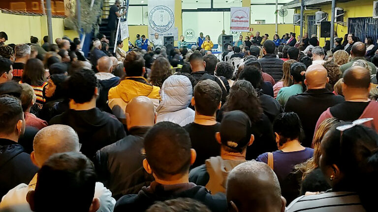 Servidores lotam Sindicato e marcam grande manifestação contra o corte da cesta básica, dia 7 de julho, às 17 horas, na Praça da Bandeira