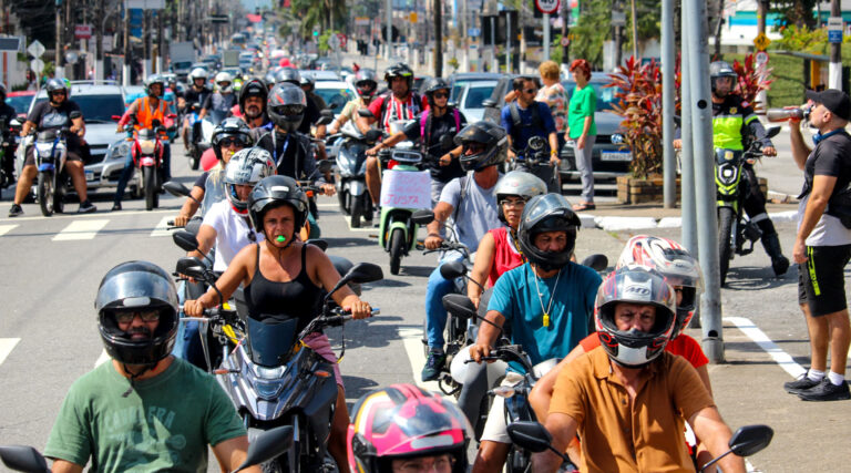 5º DIA DE GREVE I Carreata agita São Vicente nesta manhã de quarta (9). Na parte da tarde, greve continuará em frente à Prefeitura. PRA CIMA!